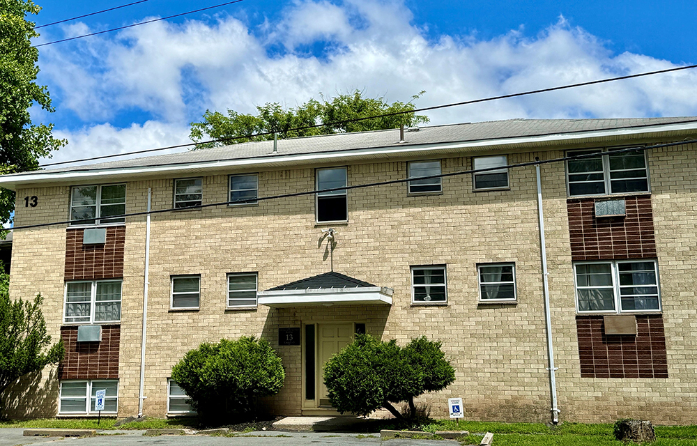 Bortz of The Kislak Co. sells 76-unit <br>Jefferson Gardens for $3.225 million